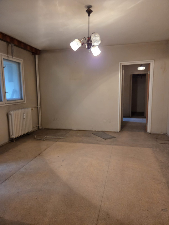 Transformă-l în acasă!  3 camere – Magura Vulturului, perfect pentru renovare